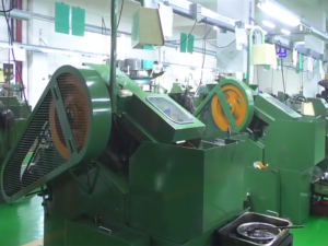 Thread rolling machine